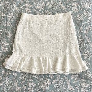 Francesca’s White Embroidered Skirt. Size M